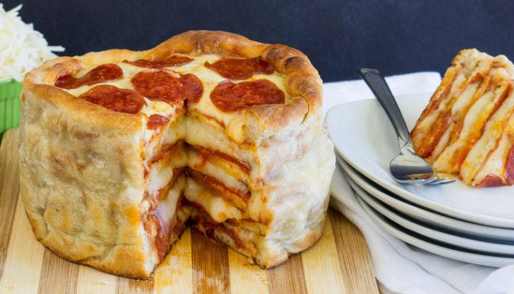طريقة عمل كيكة البيتزا بالبيبروني