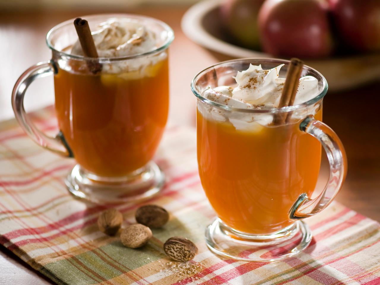 مأكولات فصل الشتاء | مشروب التفاح والقرفة الساخن
